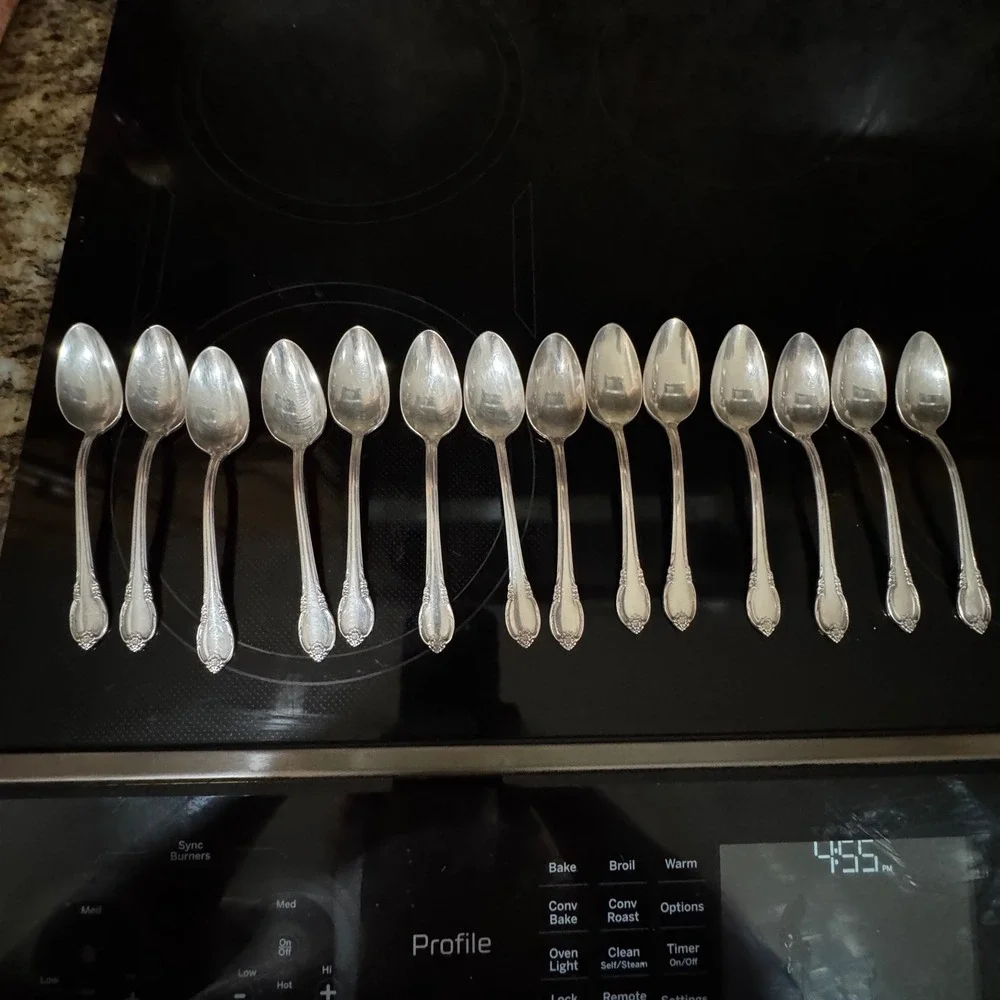 14pc 1847 Rogers Bros Remembrance Silverplate Teaspoons Vintage IS Floral Set